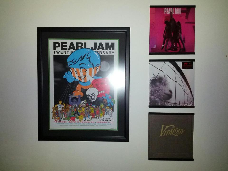 Pearl-Jam-vinyl-records-and-poster