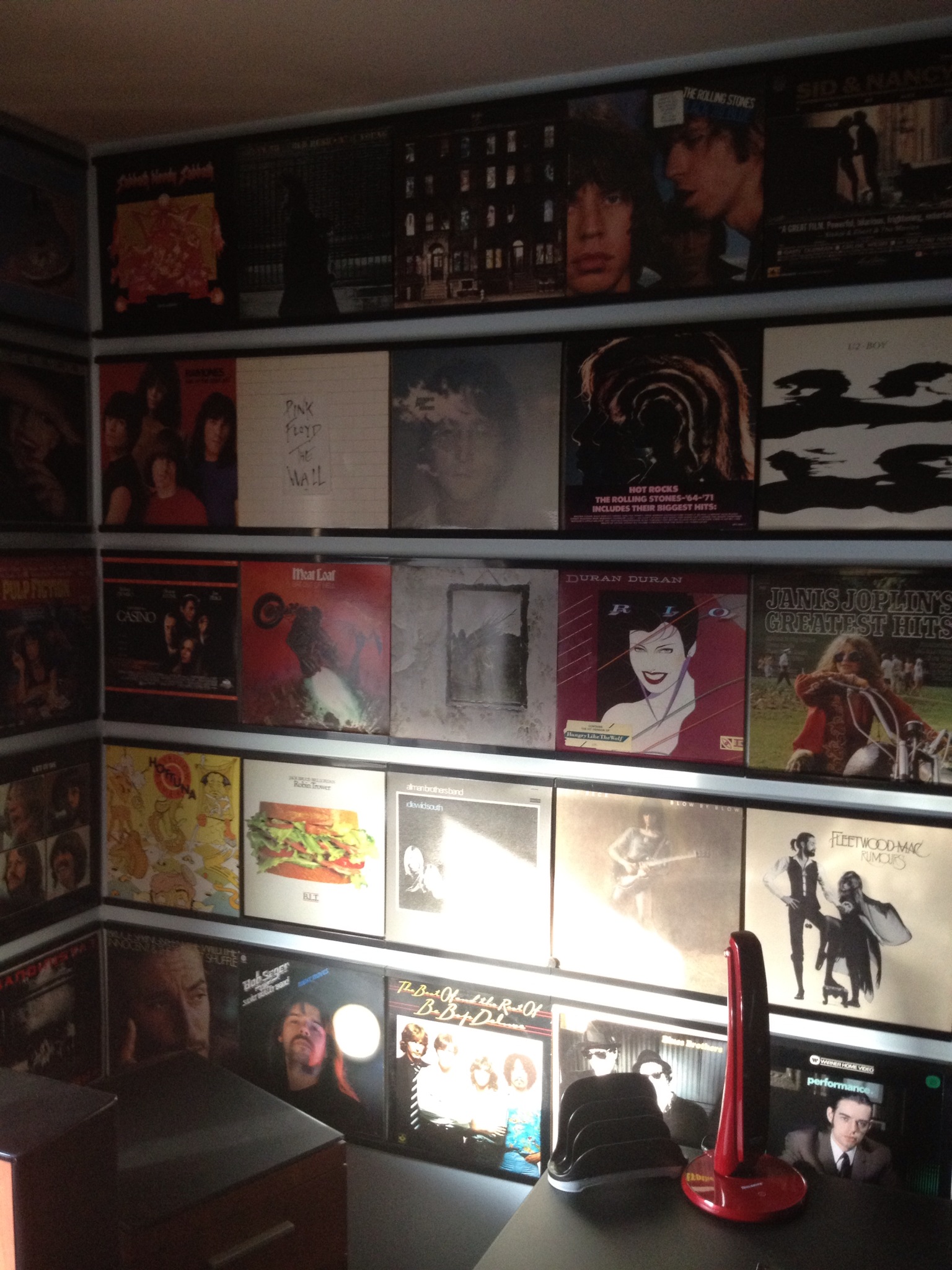 covered_wall_with_vinyl_records