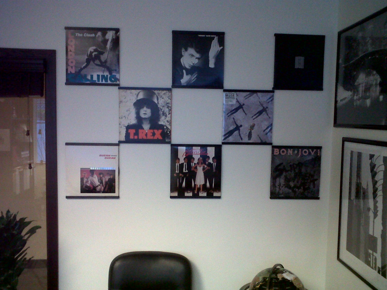 vinyl_record_frames_in_the_office